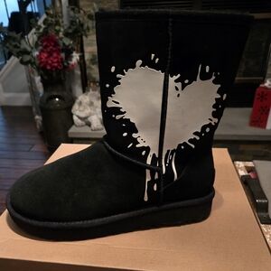 NIB UGG Classic Short Valentine Size 39